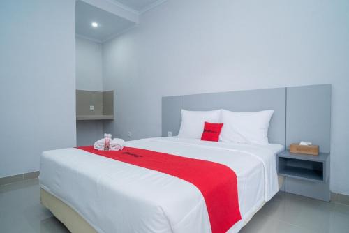Mahendradatta Hotel | Budget-Friendly Stay at RedDoorz Jalan Gunung Talang