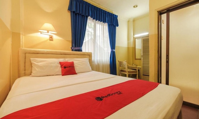Jaksa Street House | Budget-Friendly Family Stay at RedDoorz @ Jalan Jaksa