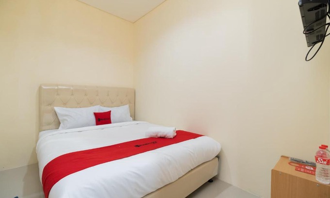 Kemanggisan Hotel | Budget-Friendly Stay at RedDoorz @ Kemanggisan Raya