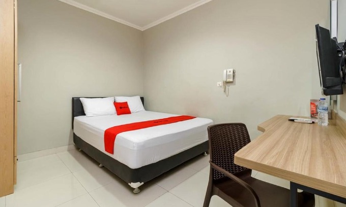 Old Jakarta House | Budget-Friendly Stay at RedDoorz @ Mangga Besar 2
