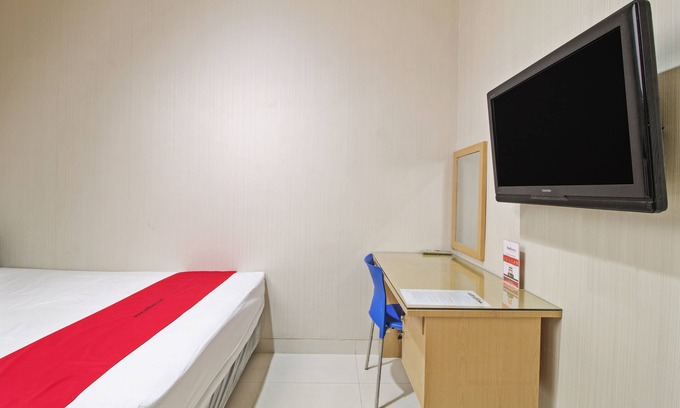 Old Jakarta House | Budget-Friendly Stay at RedDoorz @ Mangga Besar 2