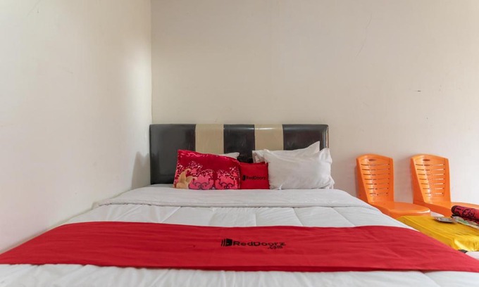 Kota Sidikalang Hotel | Budget-Friendly Stay at RedDoorz @ Nantampukmas Sidikalang