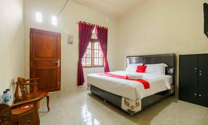 Berastagi House | Budget-Friendly RedDoorz Near Bukit Kubu Berastagi