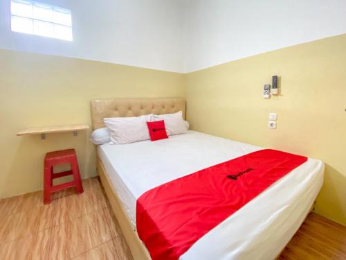 Paiton Hotel | RedDoorz near Exit Tol Paiton