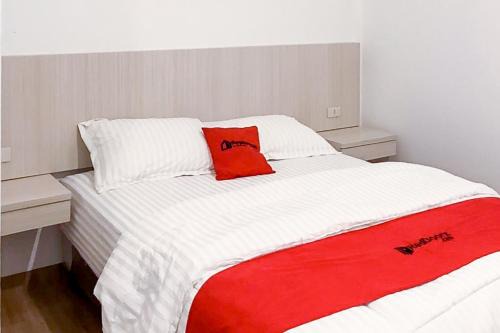 Rajabasa Hotel | Budget-Friendly Stay at RedDoorz near ITERA Lampung