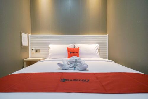 Sukaraja Hotel | Budget-Friendly RedDoorz Near Exit Toll Sirkuit Sentul