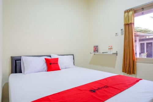 Purwokerto House | Budget-Friendly RedDoorz: Child-Friendly Stay Near GOR Satria