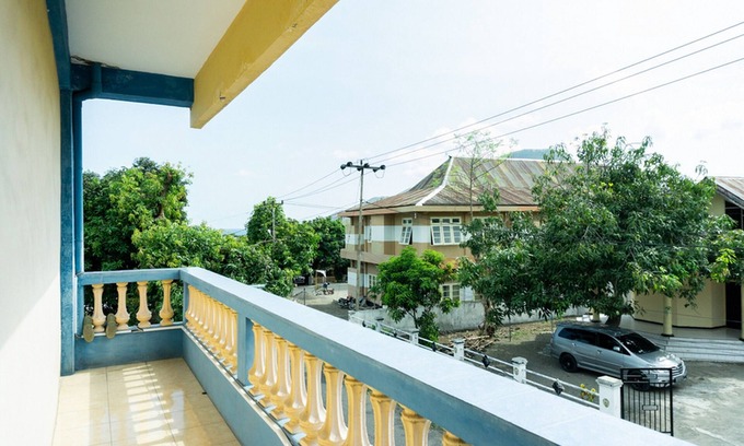 Ende House | Convenient Stay at RedDoorz near H. Hasan Aroeboesman Airport