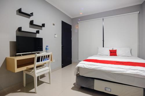 East Jakarta Hotel | Convenient Stay at RedDoorz near Jakarta International Velodrome