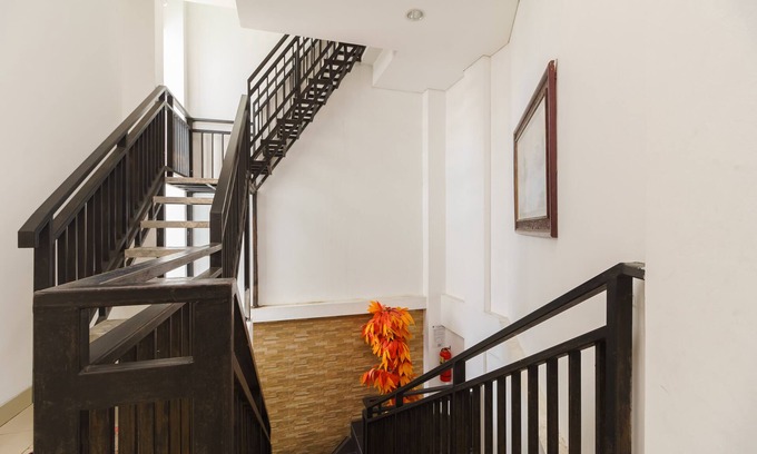 Padang Hotel | Convenient RedDoorz Stay Near Jembatan Siti Nurbaya