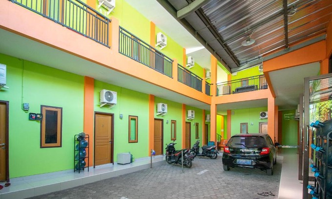 North Cirebon House | Budget-Friendly RedDoorz Near Kejaksan Station, Cirebon