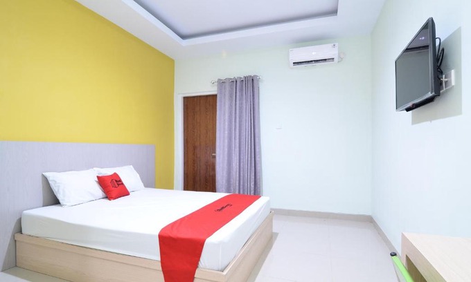 Surakarta House | Convenient Stay at RedDoorz near Museum Keraton Surakarta