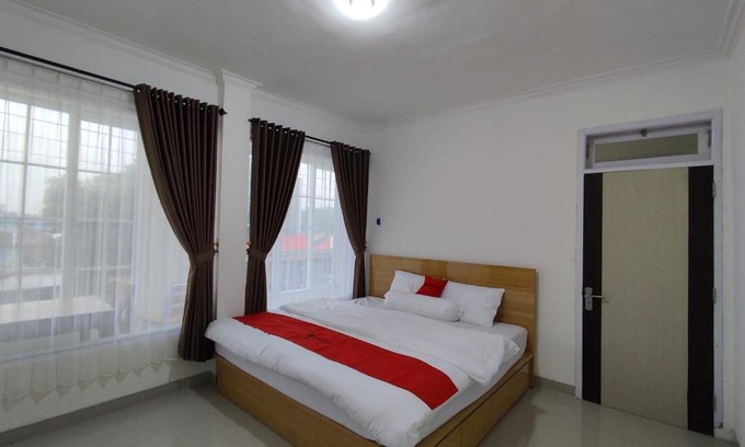 Purwokerto Hotel | Convenient Stay at RedDoorz Near Rita Super Mall Purwokerto