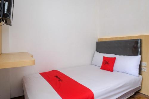 Semarang Hotel | Budget-Friendly RedDoorz Syariah Near RS Permata Medika
