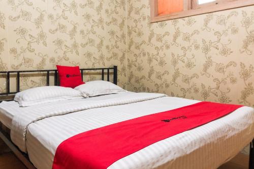 Tangerang Hotel | RedDoorz near RS Siloam Karawaci