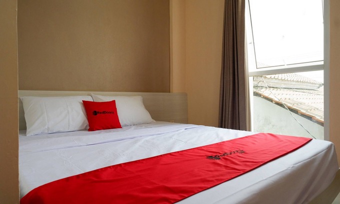 Purwokerto House | Budget-Friendly Stay at RedDoorz near RSUD Margono Purwokerto