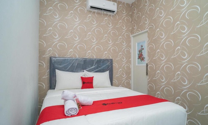 Kampung Bali Hotel | Convenient Stay at RedDoorz near Sarinah Jakarta