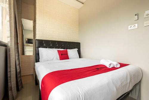 Jakarta House | Budget-Friendly RedDoorz Near Tanjung Duren with Family Amenities