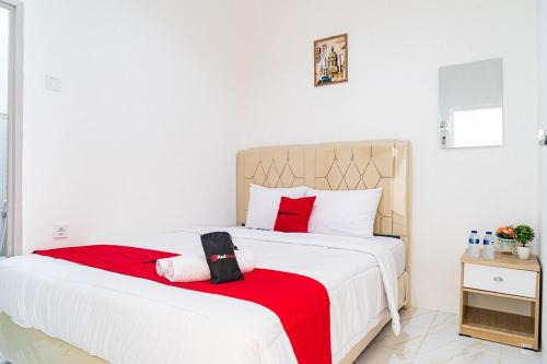 Jakarta House | Budget-Friendly Stay at RedDoorz near Tarumanagara University
