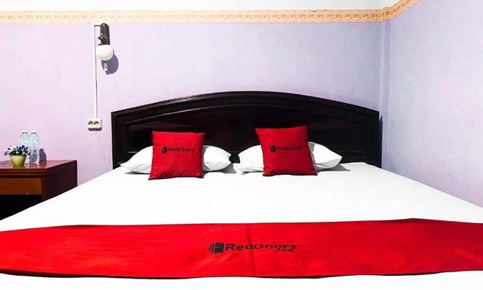 Palopo Hotel | Budget-Friendly Stay at RedDoorz Near Terminal Dangerakko