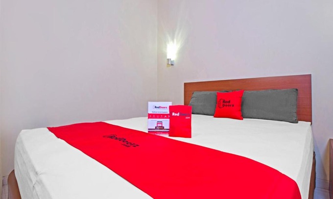 Bandung House | Family-Friendly Stay at RedDoorz near Trans Studio Mall 2