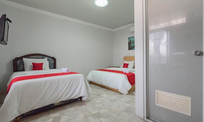 Sukaluyu Hotel | Family-Friendly RedDoorz Near Tugu Kuda Kosong Cianjur