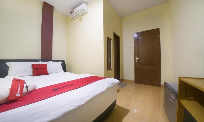Gorontalo Hotel | Budget-Friendly RedDoorz: Family and Wheelchair Accessible