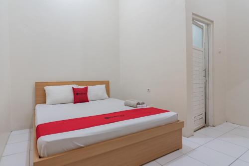 Tasikmalaya House | Convenient Stay at RedDoorz near Universitas Siliwangi