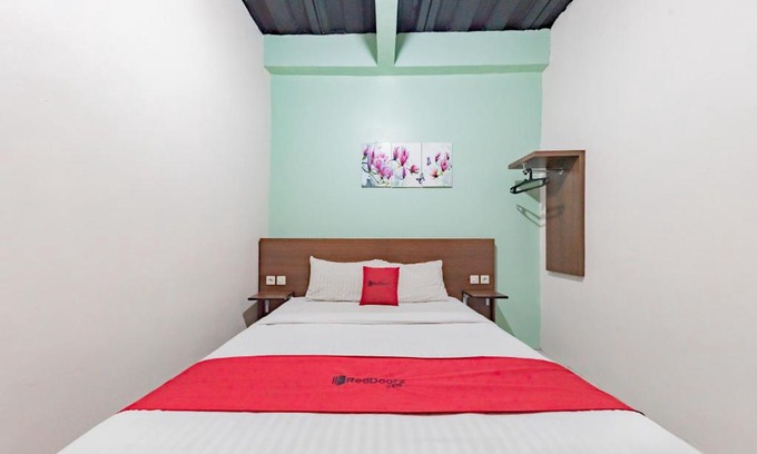 Karawang Hotel | Budget-Friendly RedDoorz Near UNSIKA University Karawang
