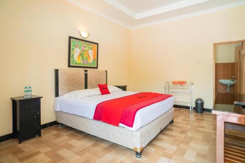 Madiun Hotel | Budget-Friendly Stay at RedDoorz @ Panglima Sudirman Madiun