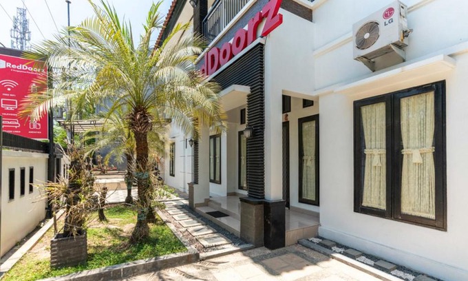 Panakkukang House | Convenient Stay at RedDoorz @ Pengayoman Panakkukang 3