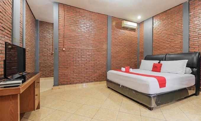 Ragunan House | Budget-Friendly Stay at RedDoorz Plus Ampera Raya