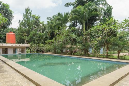 Sukaraja Hotel | Relaxing Getaway at RedDoorz Plus Hotel Negeri Baru Lodaya