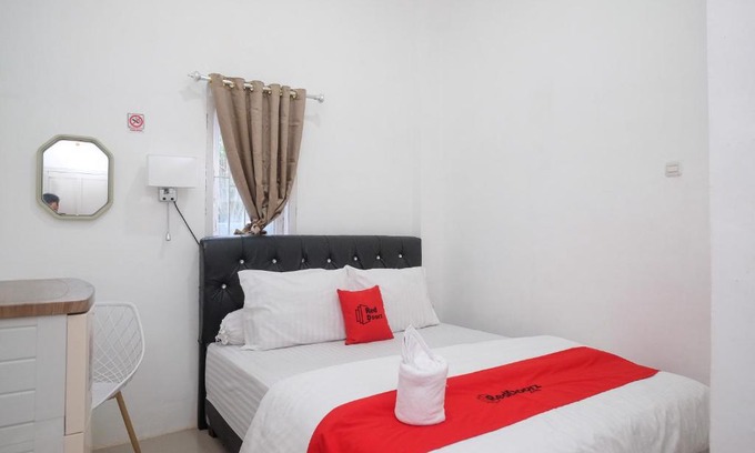 Parepare Hotel | Relaxing Stay at RedDoorz Plus Lovina Inn by the River