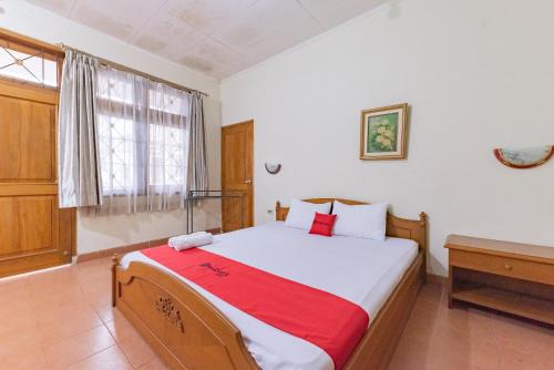 Sukabumi Hotel | Budget-Friendly RedDoorz Plus: Family-Centric in Sukabumi
