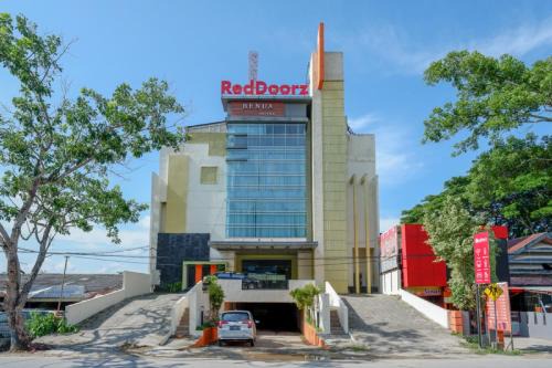 Pulupanda Hotel | Convenient RedDoorz Plus Near Hotel Benua Kendari