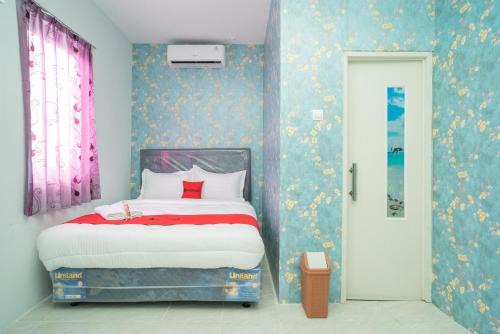 Sunter Hotel | Budget-Friendly RedDoorz Plus Near ITC Cempaka Mas