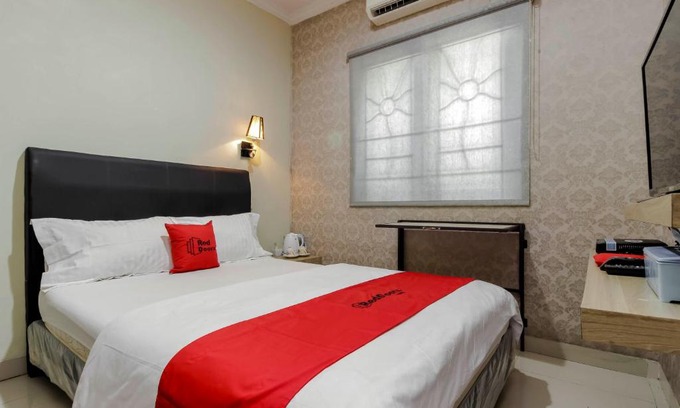 Cikarang House | Family-Friendly RedDoorz Plus near Lippo Cikarang Mall