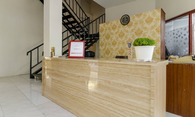 Surakarta House | Discover RedDoorz Plus @ Slamet Riyadi with Family Amenities