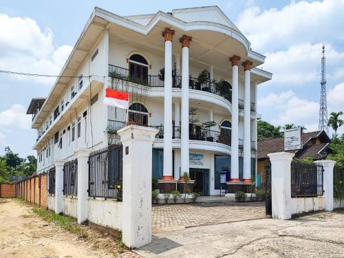 Jambi Hotel | Family-Friendly RedDoorz Plus Syariah near Simpang Rimbo
