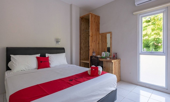Gubeng House | Budget-Friendly Family Retreat at RedDoorz Plus Syariah