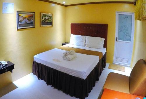 Tuguegarao Hotel | Budget-Friendly Stay at RedDoorz Plus @ Taj Hotel Tuguegarao