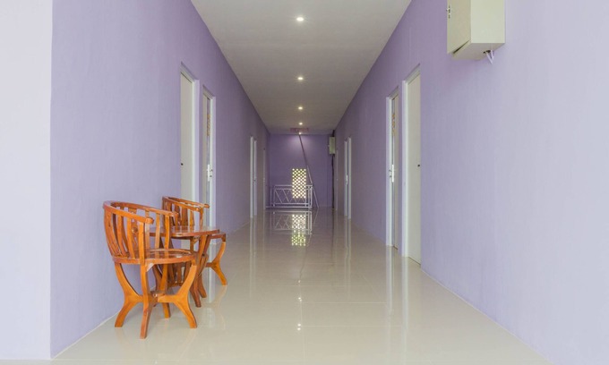 West Cirebon House | Budget-Friendly Stay at RedDoorz Plus @ Tuparev Cirebon
