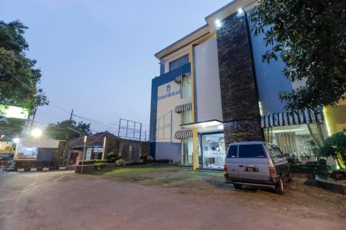West Cirebon Hotel | Comfortable Stay at RedDoorz Plus @ Tuparev Cirebon