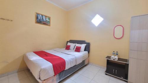 Yogyakarta Hotel | Budget-Friendly Stay at RedDoorz Syariah Yogyakarta Inn