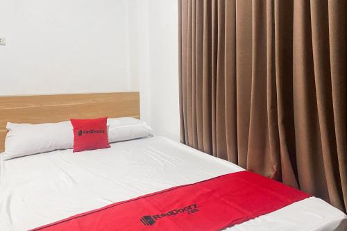 Bandar Lampung Hotel | RedDoorz Syariah at Cikomi Kostel Enggal Lampung