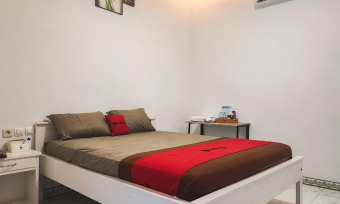 Sarolangun Hotel | Budget-Friendly RedDoorz Syariah at Naffa Homestay