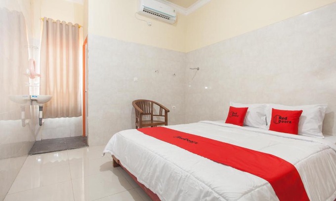 Sedati House | Family-Friendly Getaway at RedDoorz Syariah At Sedati