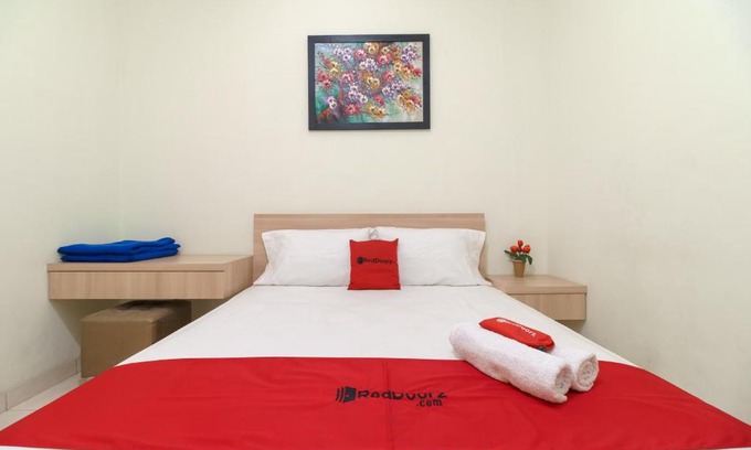 Depok House | Budget-Friendly RedDoorz Syariah @ Cinere Depok for Families