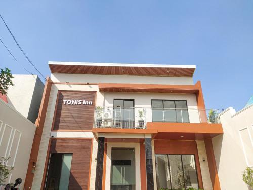 Tegal Hotel | Budget-Friendly RedDoorz Syariah near Alun Alun Tegal